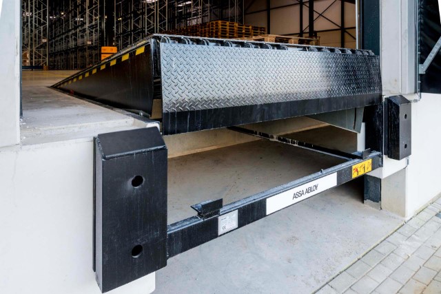 Dock leveler